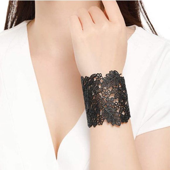 Delicate Leaf Flower Hollow Bangle - Picture 5 of 6